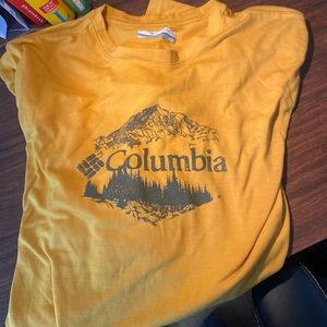 Men’s Columbia shirt size medium